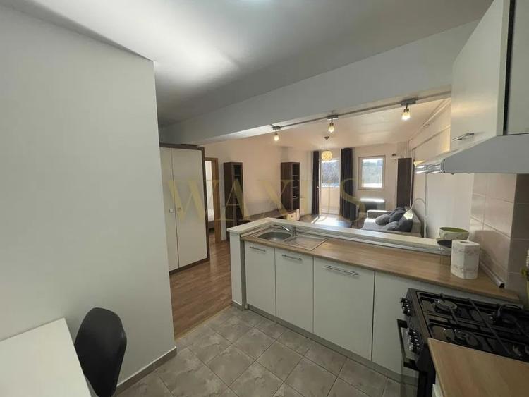 Apartament cu 2 camere semidecomandat, mobilat în Central — fotografia 3