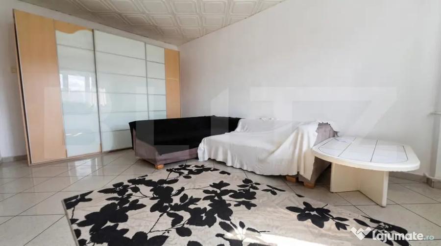 Apartament cu 3 camere semidecomandat în Calea Aradului