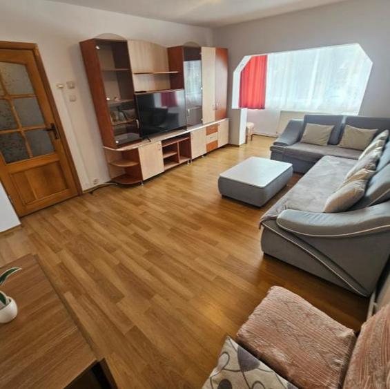 Apartament cu 3 camere decomandat în Noua