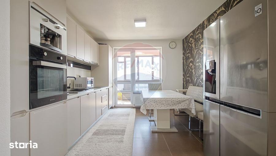 Apartament cu 3 camere în Cristian