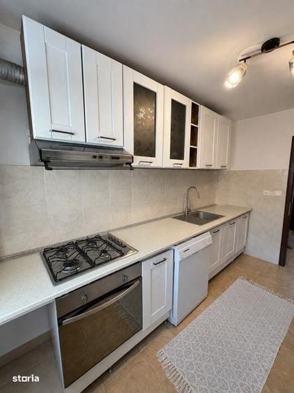 Apartament cu 3 camere decomandat în Traian