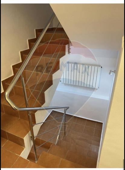 Casă individuală cu 6 camere cu Teren 100 Mp în Banu Manta