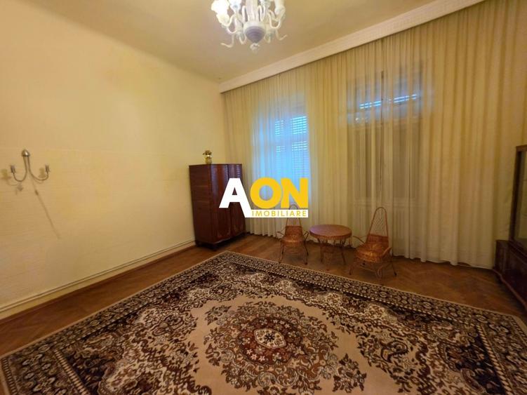 Casă individuală cu 6 camere cu Canalizare în Central