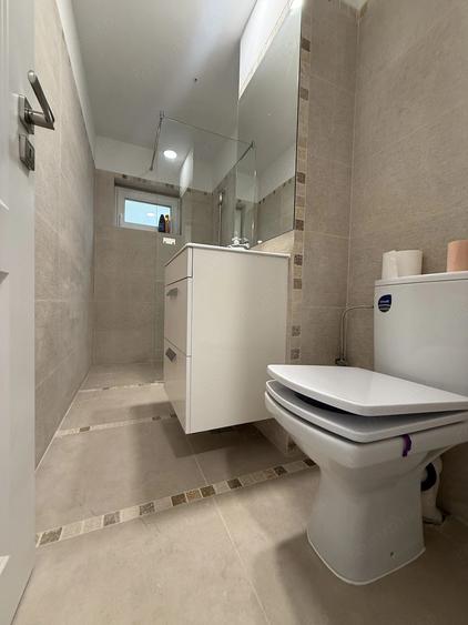 Apartament cu 3 camere decomandat în Girocului