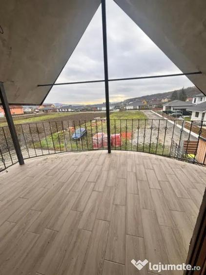 Casă cu 5 camere cu Teren 5000 Mp în Unirea