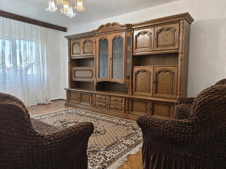 Apartament cu 3 camere decomandat în Girocului