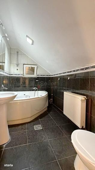 Apartament cu 3 camere în Schei
