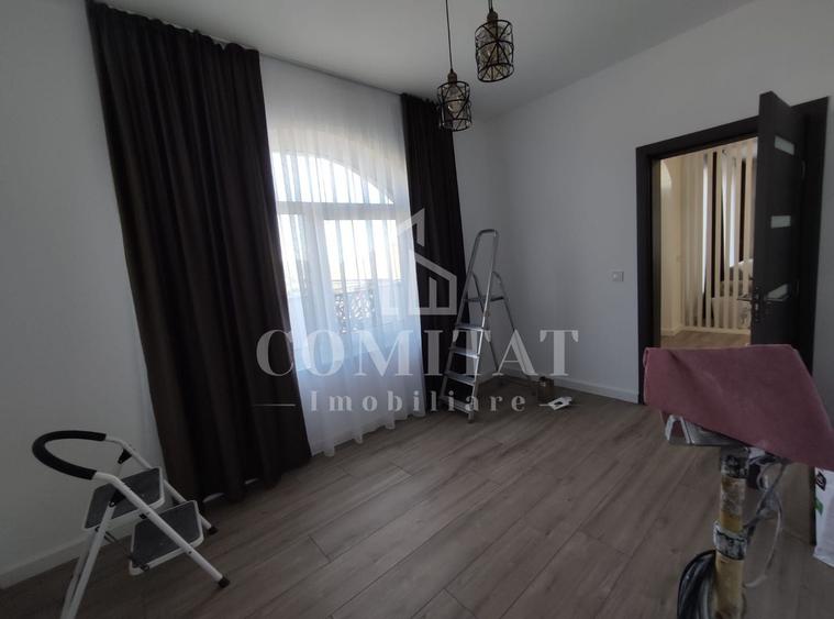 Casă individuală cu 5 camere cu Canalizare în Dezmir