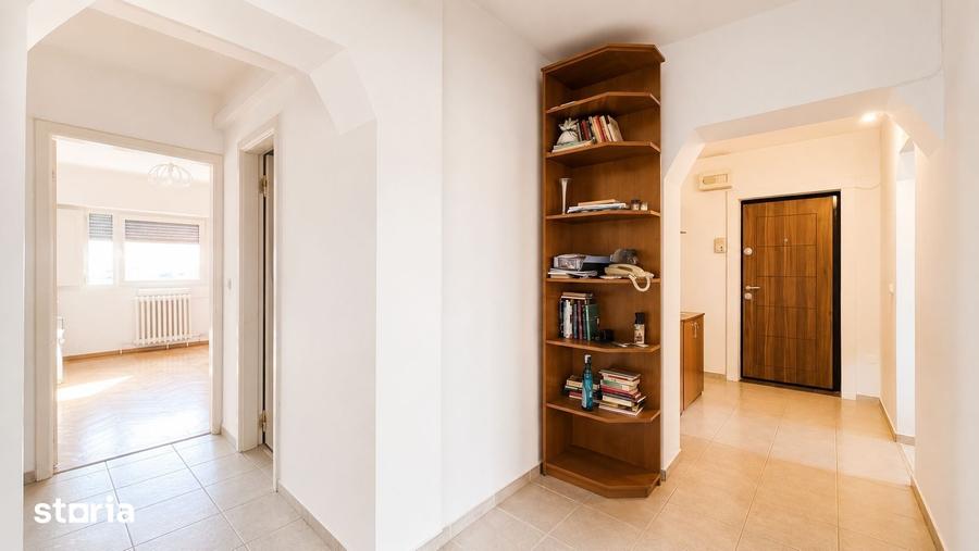 Apartament cu 4 camere decomandat în Lunei