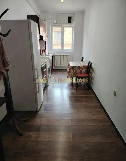Garsonieră decomandată, mobilată în Lipscani