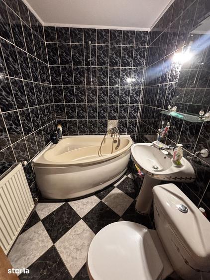 Apartament cu 3 camere decomandat în Găvana