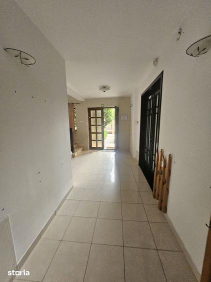 Casă cu 8 camere cu Teren 1500 Mp în Valea Lupului