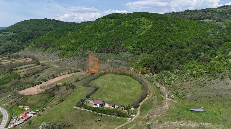 Teren agricol intravilan de 10153 mp, în Cislău