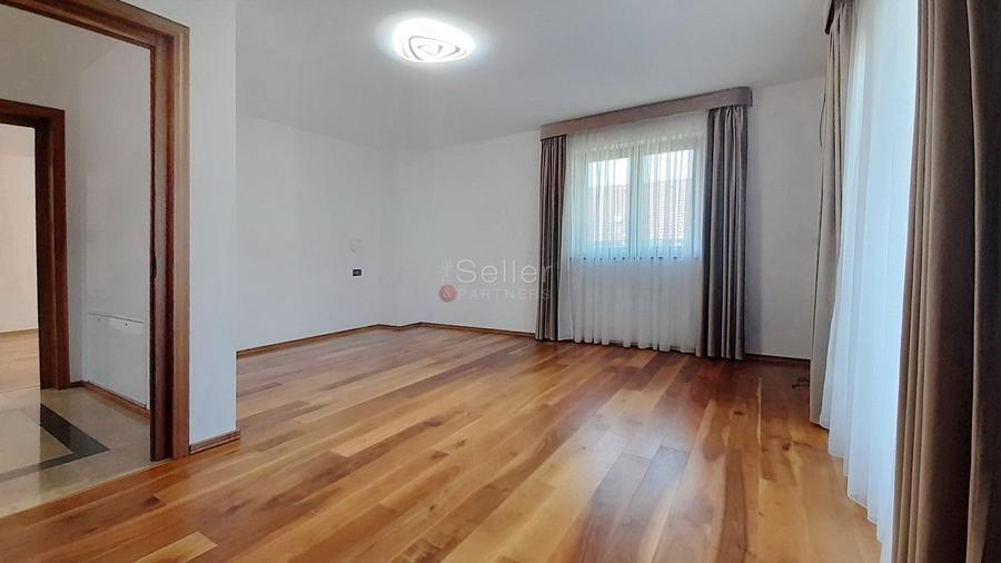 Casă individuală cu 5 camere cu Canalizare în Sânpetru
