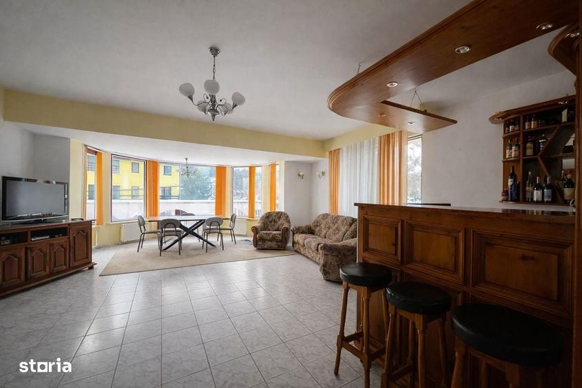 Casă cu 4 camere în Piața