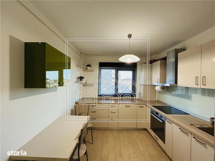 Apartament cu 3 camere în Calea Dumbrăvii