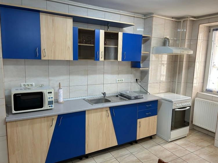 Apartament cu 3 camere decomandat, mobilat în Centrul Civic