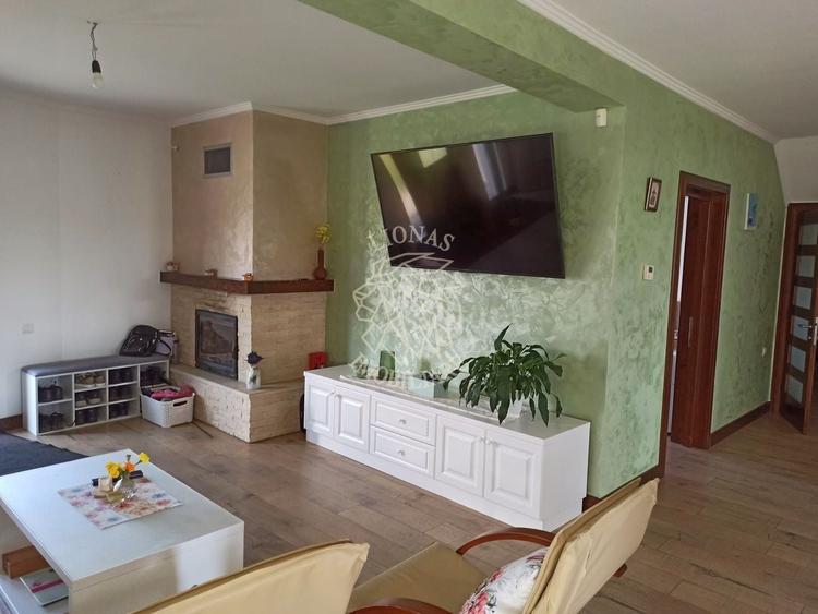 Casă individuală cu 6 camere cu Canalizare în Vest