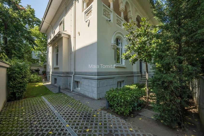 Vilă interbelică restaurată cu eleganță / Cartierul Capitale