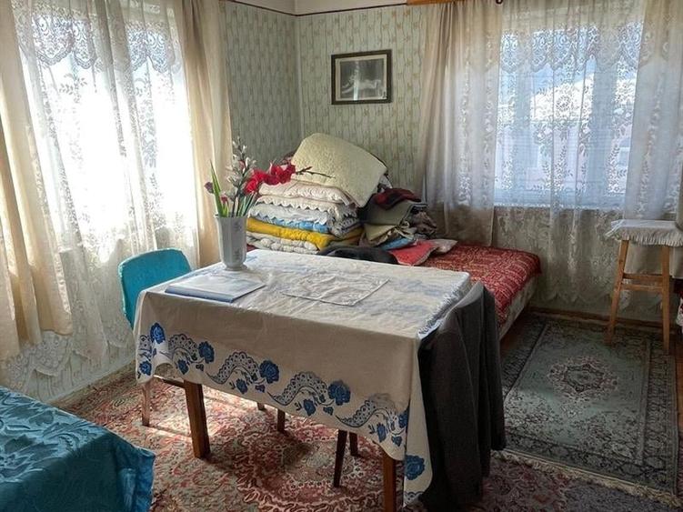 Casă individuală cu 5 camere cu Teren 1045 Mp în Central