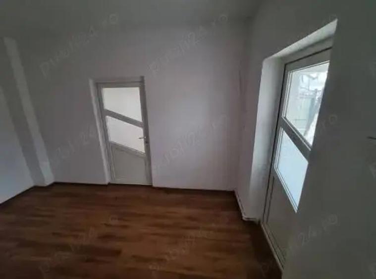 A 39 Proprietarul vinde in Buhu?i ,casa 3 camere la strada , - 3