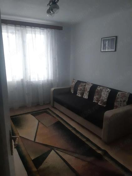 Zona Semiluna, 3 camere decomandat etaj2, mobilat si urilat, prima inchiriere - 2