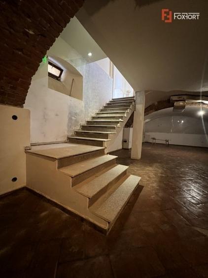 Spatiu comercial, Parter + Demisol, 200 mp, in Piata Libertatii - 10