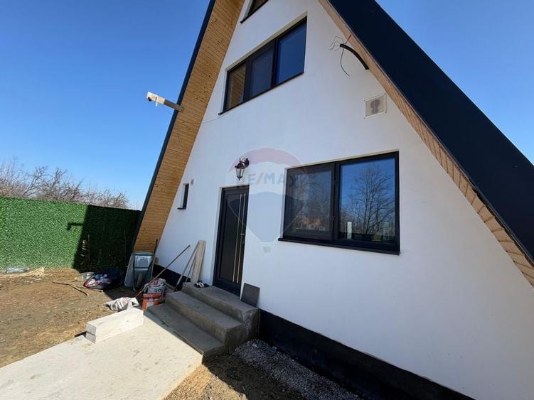 De vanzare Cabana A-Frame cu 1850 mp teren in zona Pucioasa, DB - 5