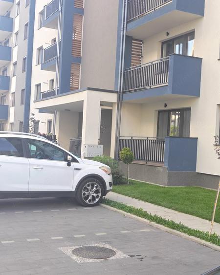 Apartament cu 2 camere decomandat în Tractorul