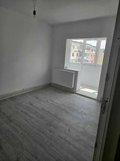 Vand apartament Campulung Muscel zona Grui etaj 3 - 5
