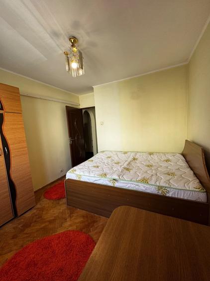 Apartament cu 2 camere decomandat în Podul de Fier