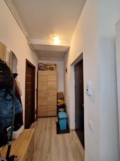 Apartament cu 3 camere semidecomandat, mobilat în Florești