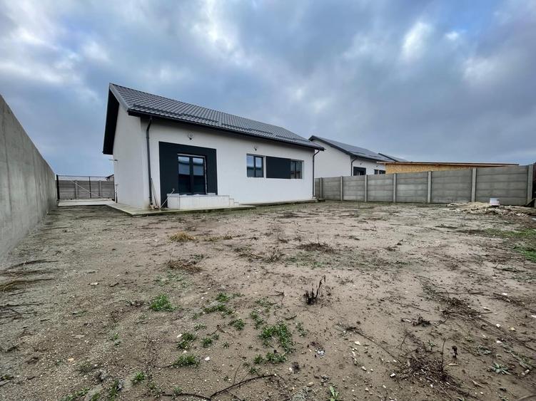 Domnesti strada Salciei Parter Mansardat - toate utilitatile 3 dorm - 15