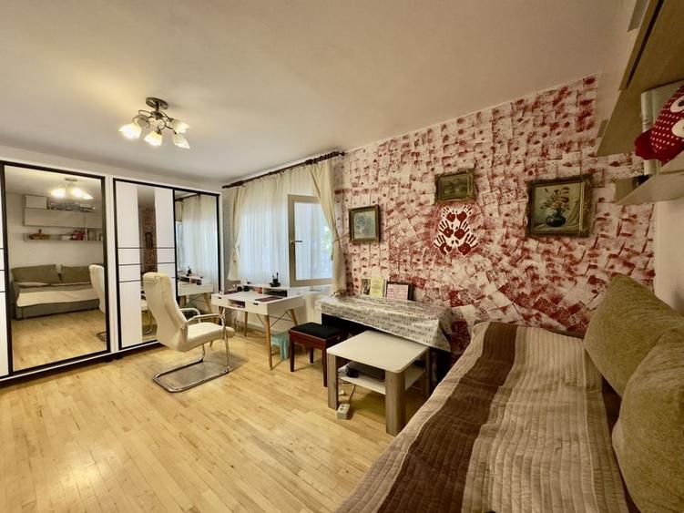 Lipovei, DECOMANDAT, Centrala proprie - 11