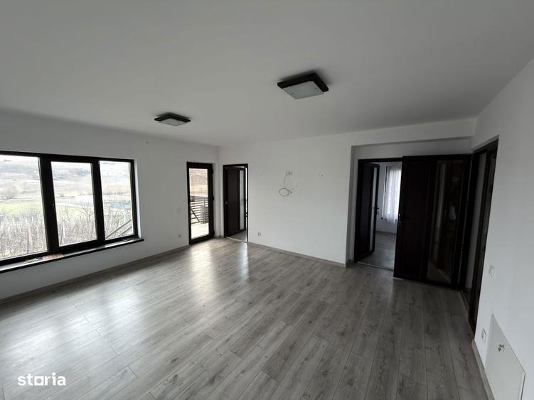 Casa D+P+E la intrare in Curtesti - 11