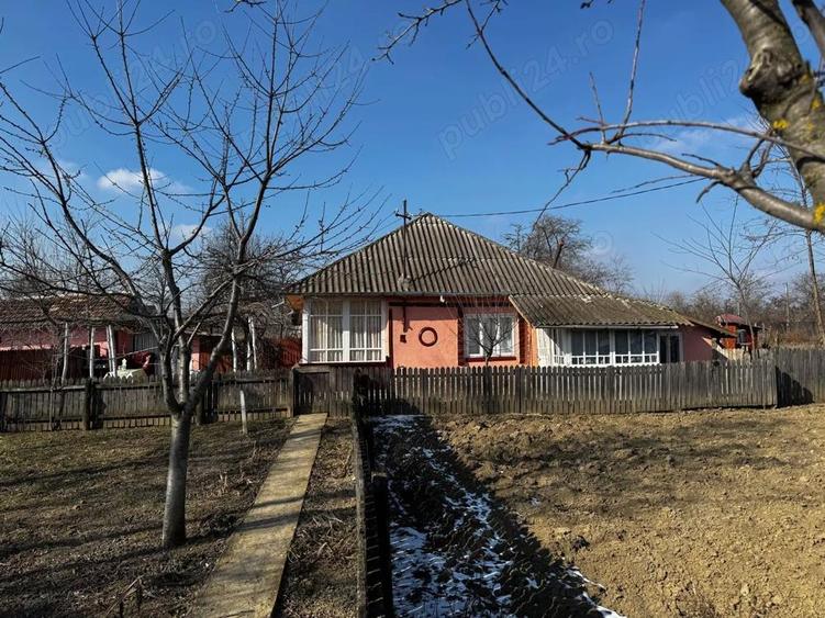 Casa locuibila, Hermeziu, 39 km de Iasi, racordata la apa - 5