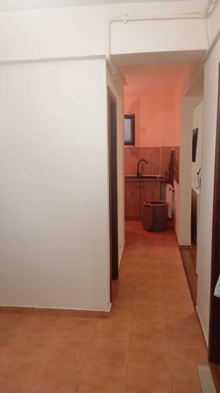 Inchiriez apartament doua camere! - 7