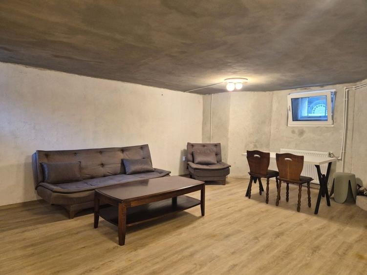 Piața de Miercuri, casă singură în curte, renovată 2025 - 17