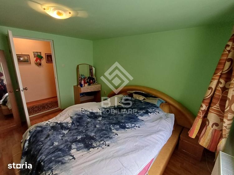 Casă cu 4 camere decomandat cu Teren 300 Mp în Independenței