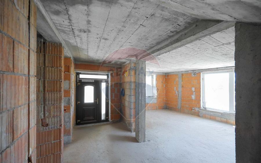 De vanzare casa cu un proiect deosebit, la ro?u , Str.... - 11