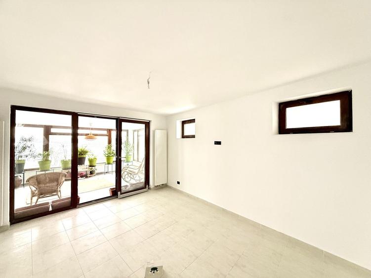 Doua etaje in vila pe malul lacului Grivita birouri rezidential - 11