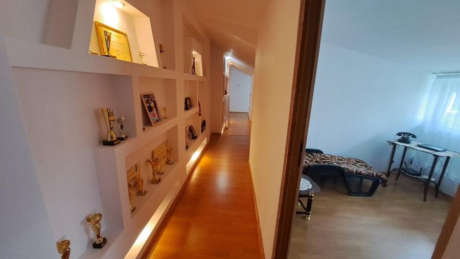 Vila compusa din P+M situata in zona Abator - 17