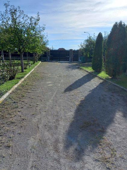 Vanzare casa + anexa + curte foarte spa?ioasa (2550 mp) - 4