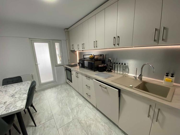 Apartament 3 camere, decomandat, renovat integral - 1