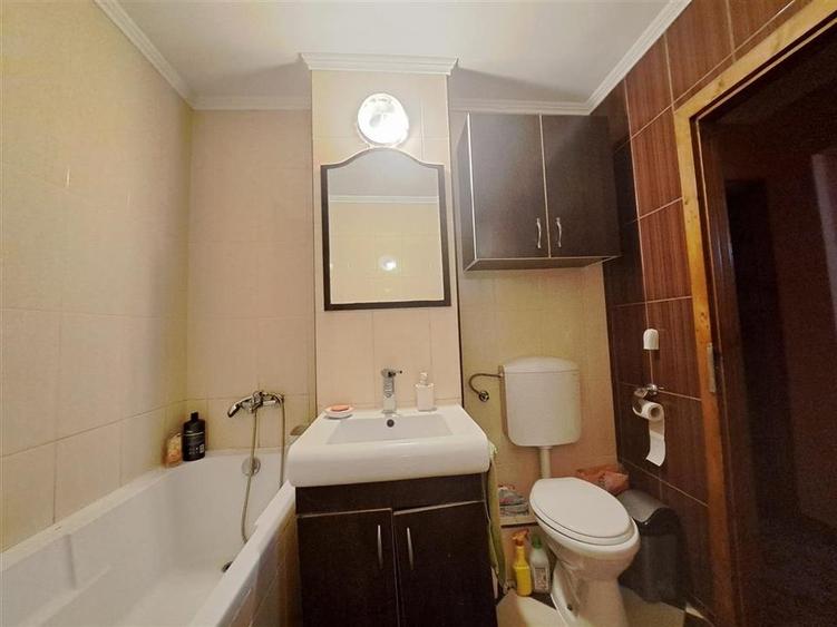 RECO Apartament cu trei camere decomandat - 11