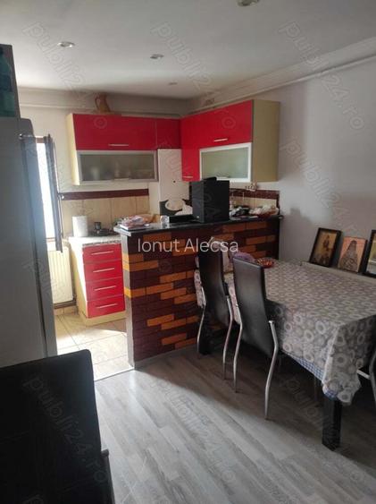 Vand apartament cu doua camere