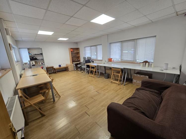 Casa la curte individuala Sector 4 (M Eroii Revolutiei) - 1