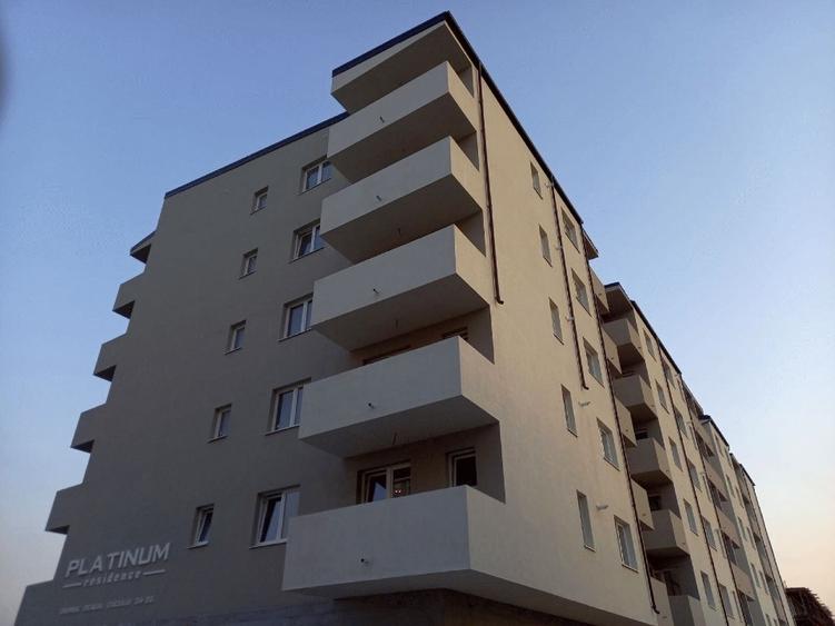Apartament cu 3 camere decomandat în Berceni
