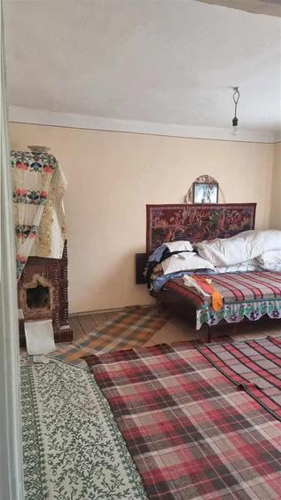 Casa cu 1180mp teren in comuna Bunesti - 1