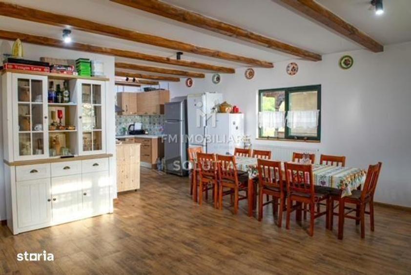 Pensiune agroturistica: 3 case tradi?ionale + teren in Dese?ti - 4